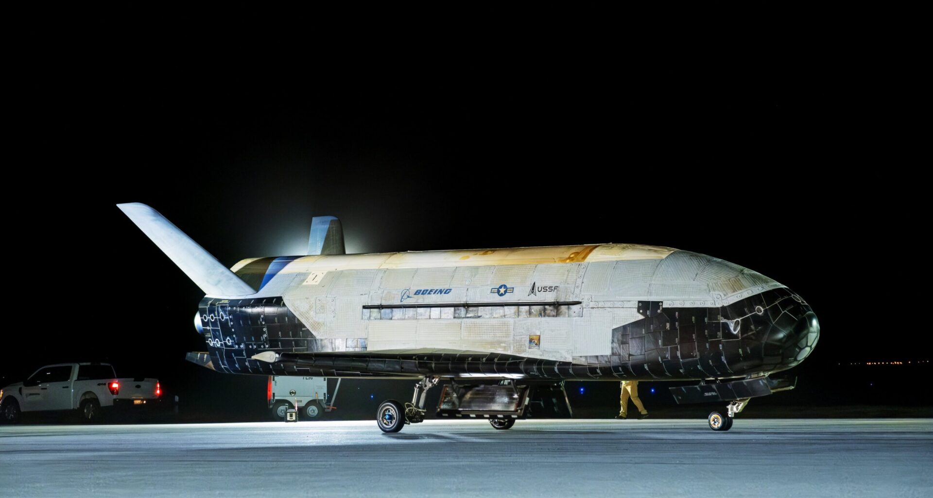 This mysterious space shuttle-like spacecraft landed in California after spending the last 434 days in space. Image: U.S. Space Force