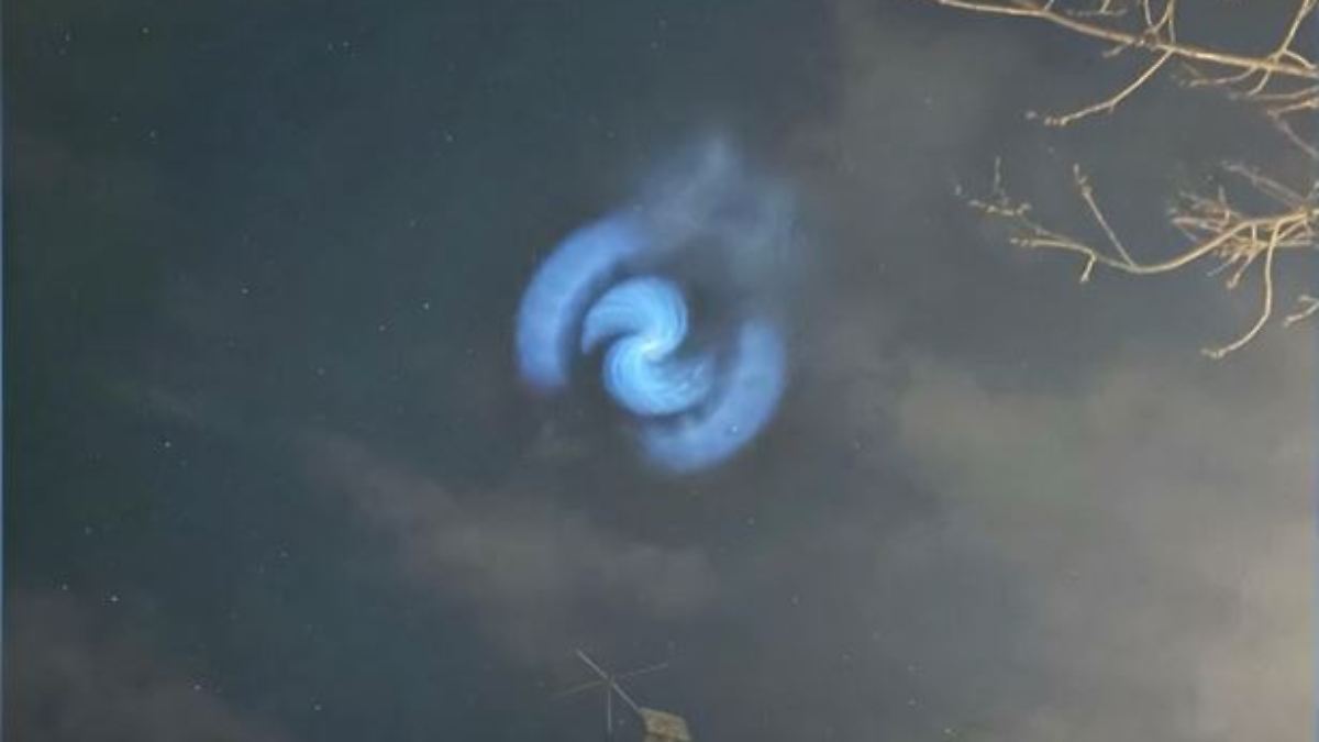 Auch über Deutschland zu sehen: Augenzeugen filmen mysteriöse blaue Spirale am Himmel