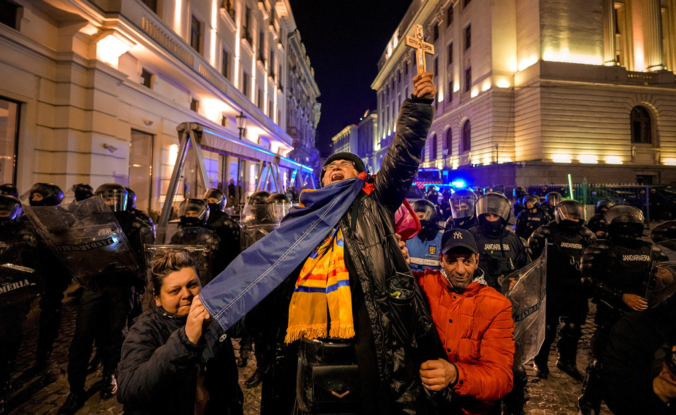 
					Supporters of Calin Georgescu react during a protest after Romania's electoral body rejected his candidacy in the presidential election rerun in Bucharest.					 					Andreea Alexandru / AP / TASS				