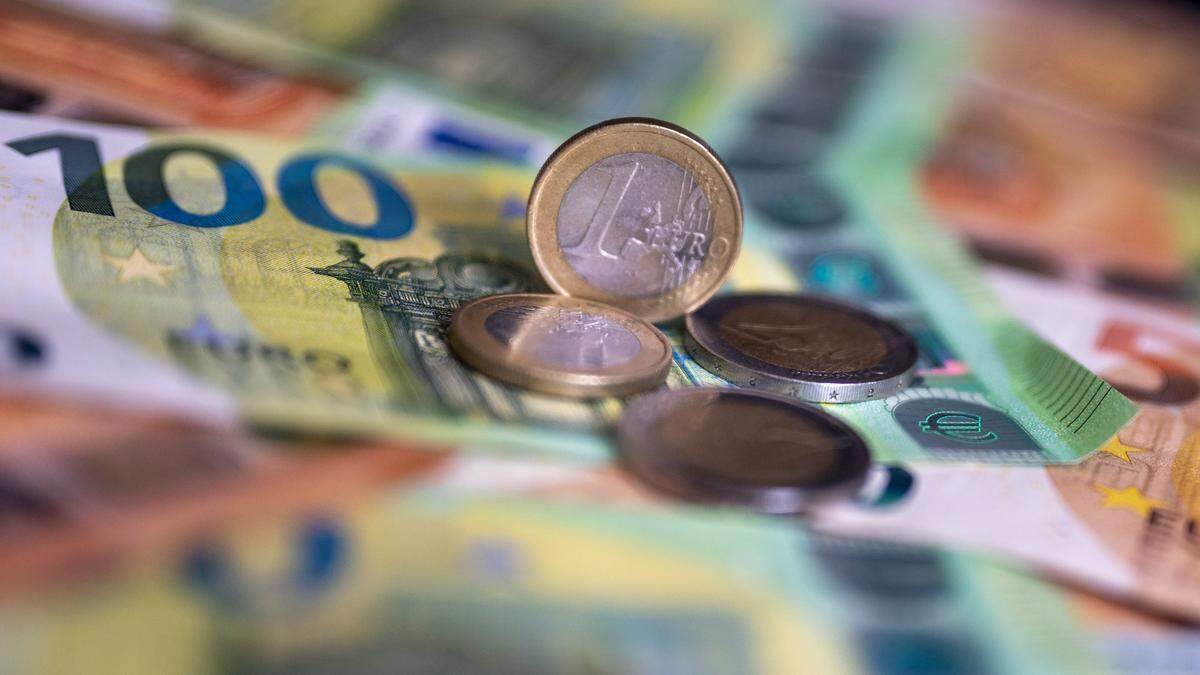 Jahresinflation geht im Februar leicht zurück