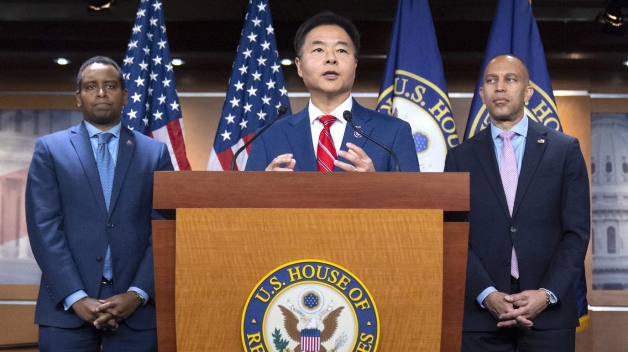 Top House Democrat calls for Hegseth to resign over endangering the lives of American forces