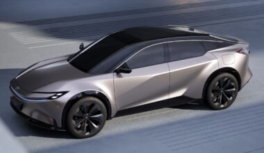 Toyota-Elektro-Crossover-2025-Seite