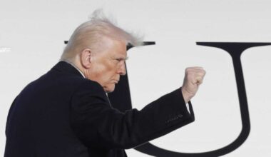 Trump odobral bezpečnostné previerky Bidenovi či Harrisovej