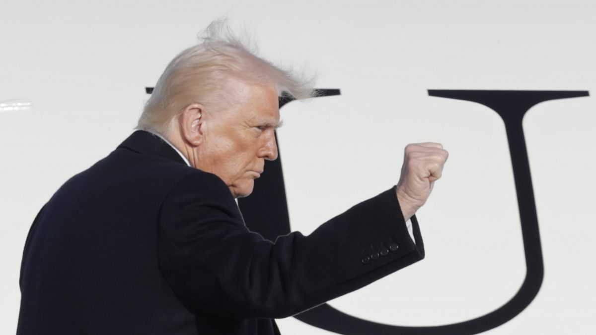 Trump odobral bezpečnostné previerky Bidenovi či Harrisovej