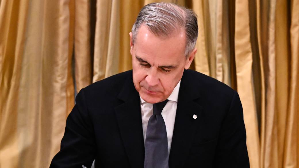 Click to play video: 'Carney meets with international counterparts in UK-led meeting aiming for peace in Ukraine'