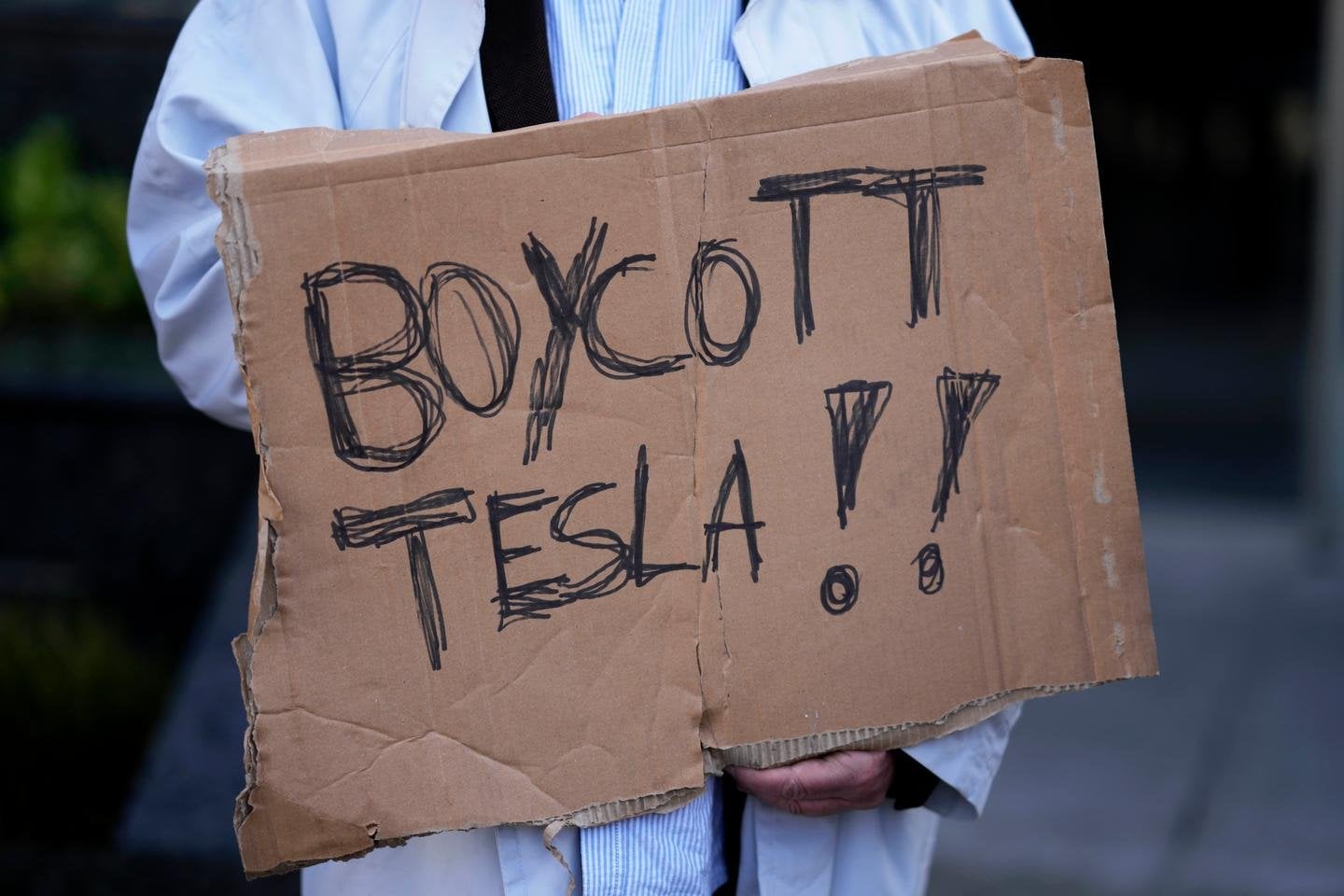 Tesla voit sa capitalisation boursière divisée par deux depuis décembre, après l’élection de Donald Trump