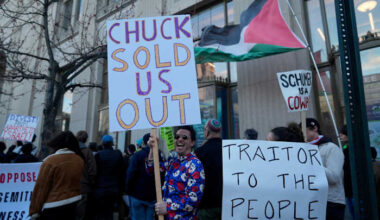 With Dems in disarray & Trump underwater, Americans are left feeling very uncertain