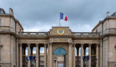 vives tensions entre députés Insoumis et nationalistes