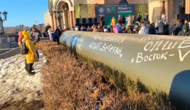 Russians lining up to crawl through the replica of the gas pipeline in which around 800 Russian soldiers were sent to their deaths in last month's failed military operation near Suzdha