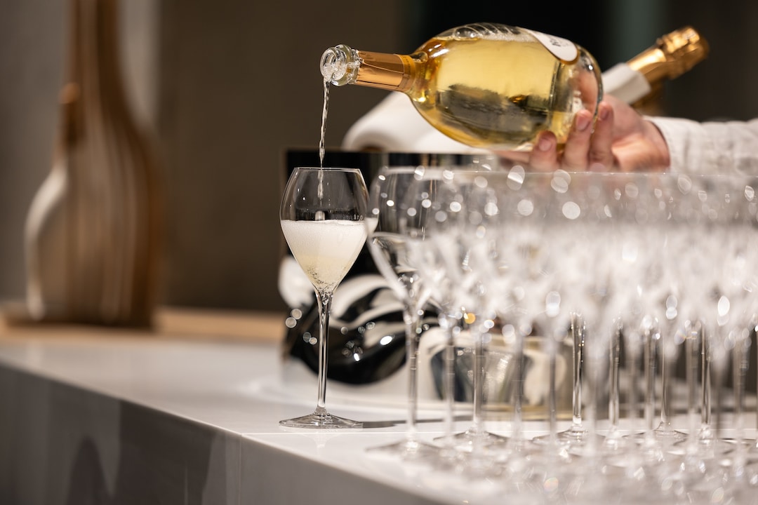 Krisen und Inflation drücken den Champagner-Absatz in Deutschland.