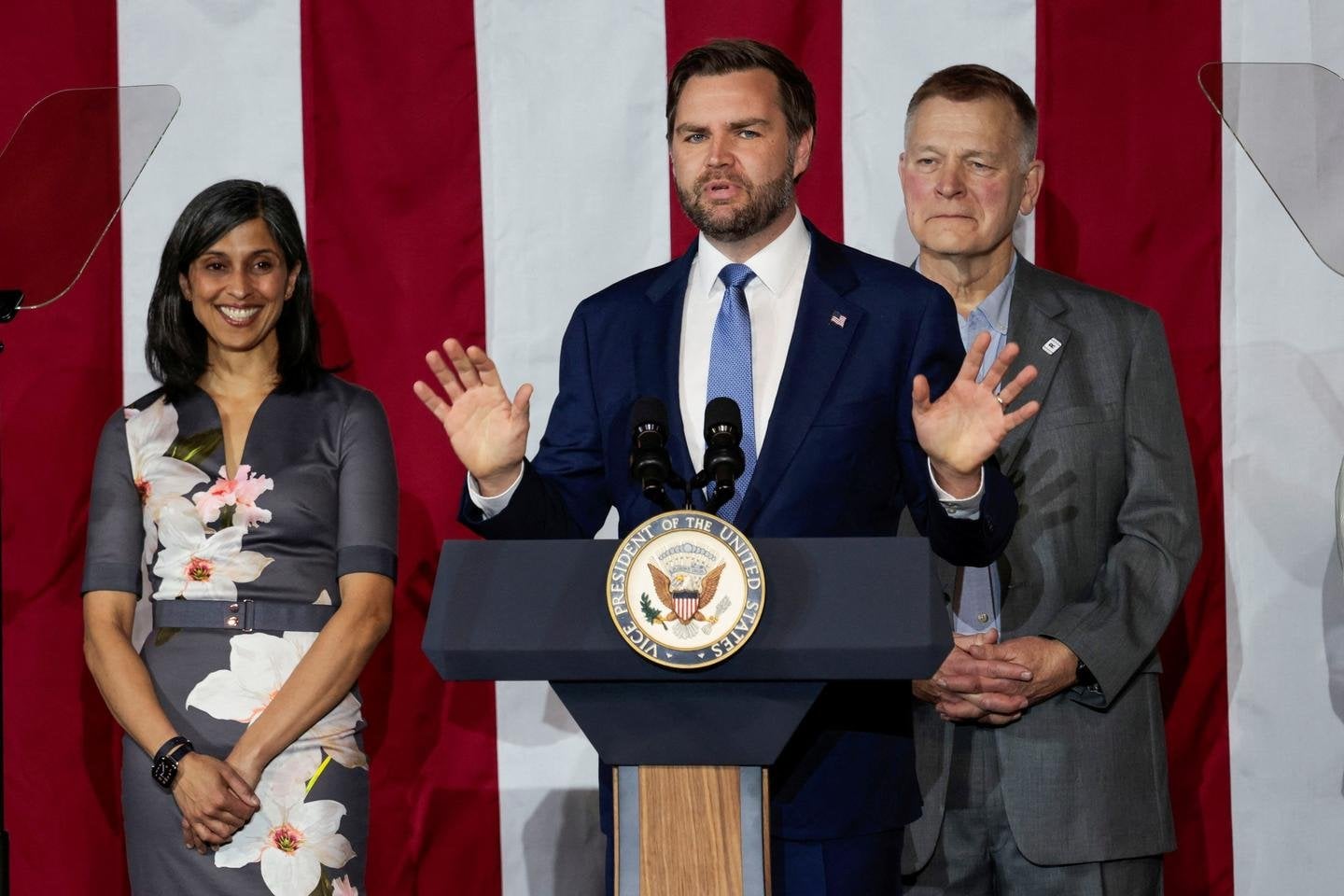 J. D. Vance, le vice-président américain, annonce qu’il va « se joindre » à la visite de son épouse au Groenland, malgré l’opposition des autorités locales et du Danemark