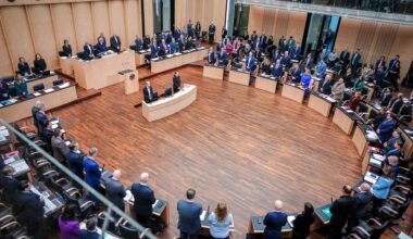 Berlin: Die Mitglieder des Bundesrats gedenken zu Beginn ihrer Sitzung nach dem Anschlag von München und dem verstorbenen ehemaligen Bundespräsidenten Horst Köhler.