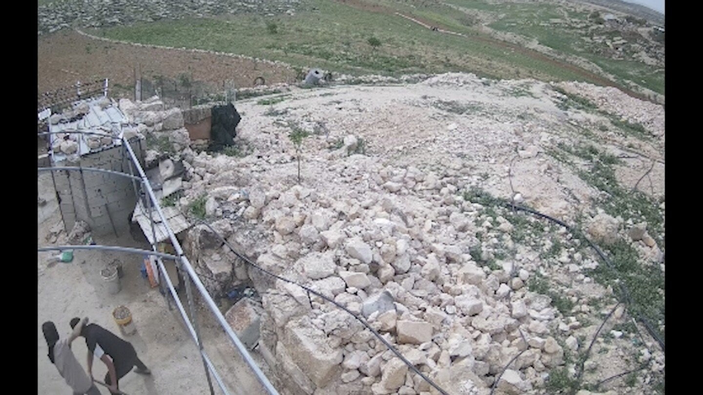 Israeli settlers seen on camera assaulting a Palestinian village. Police arrest only Palestinians