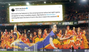 Van Persie reageert op hoofdrol in spandoek bij Nederland tegen Spanje
- Voetbal International