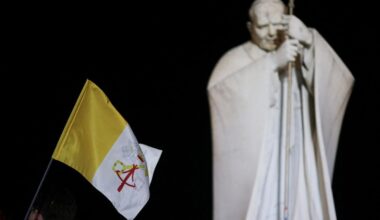 Pope has isolated bronchospasm, noninvasive ventilation started