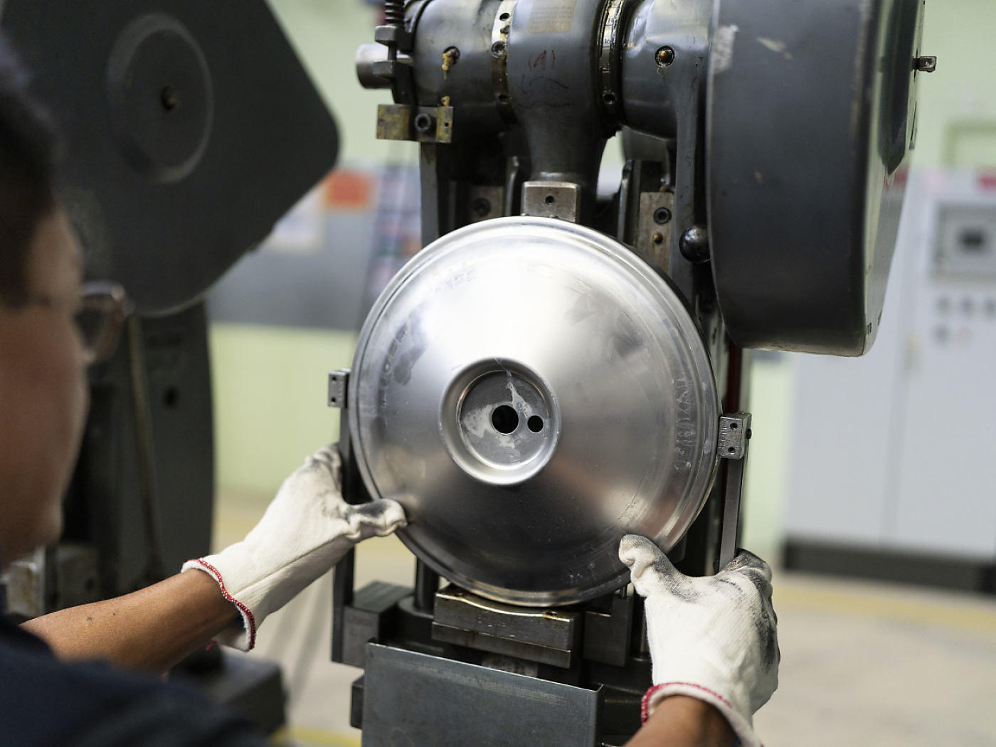 One third of industrial companies on short-time work