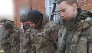 And somehow Ukrainians are still capturing russians in Kursk: 5 POWs taken by Ukrainian paratroopers. End of March 2025