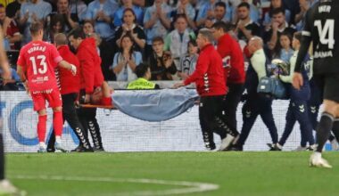 Zorgen om Jasper Cillessen: keeper per brancard van het veld na keiharde botsing - Telegraaf