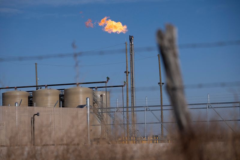 US natgas prices steady as record LNG flows offset record output