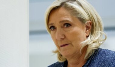 Marine Le Pen considerada culpada de desvio de fundos europeus