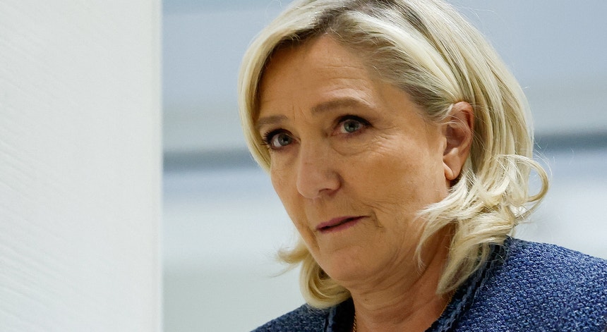 Marine Le Pen considerada culpada de desvio de fundos europeus