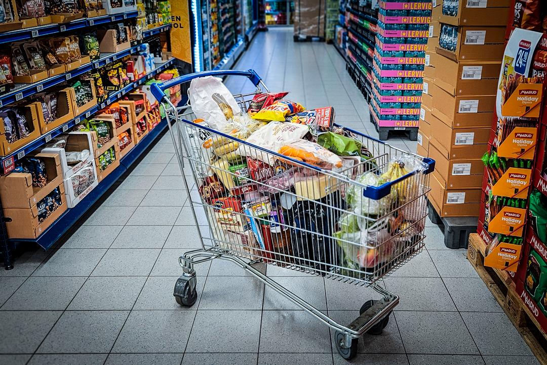 Prissjokket: - Maten i Norge er ikke dyr, sier lederen for Bonde