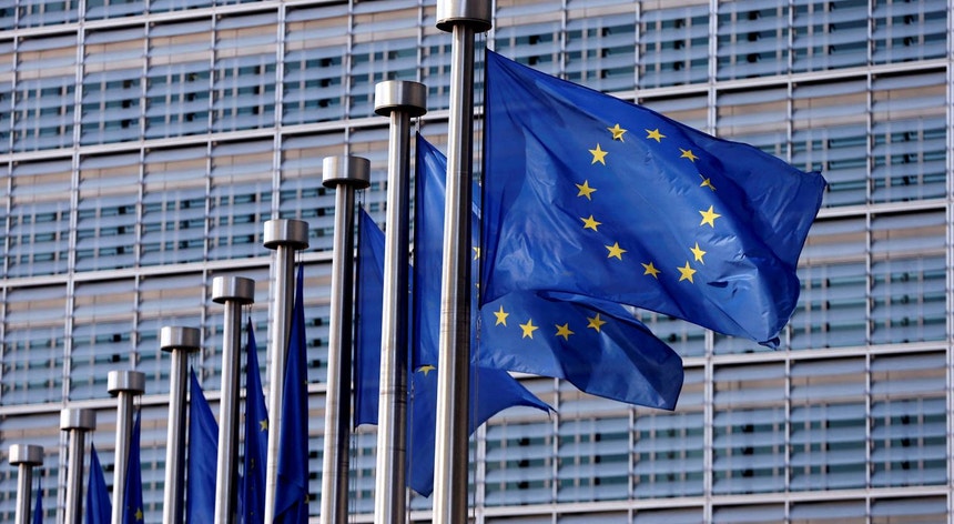 Líderes dos 27 dão luz verde ao plano de Bruxelas para reforçar a defesa europeia