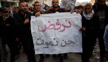 News zu Nahost: Menschen in Gaza demonstrieren für Ende des Krieges und gegen die Hamas - Politik
