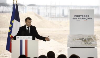 Pour Emmanuel Macron, la France doit lutter « en même temps contre les menaces géopolitiques » et « terroristes »