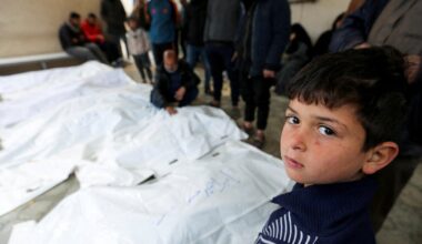 Israel threatens Gaza's residents with "complete destruction" if Hamas doesn't hand over hostages