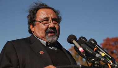 Raúl Grijalva, Democratic congressman, dies after cancer battle