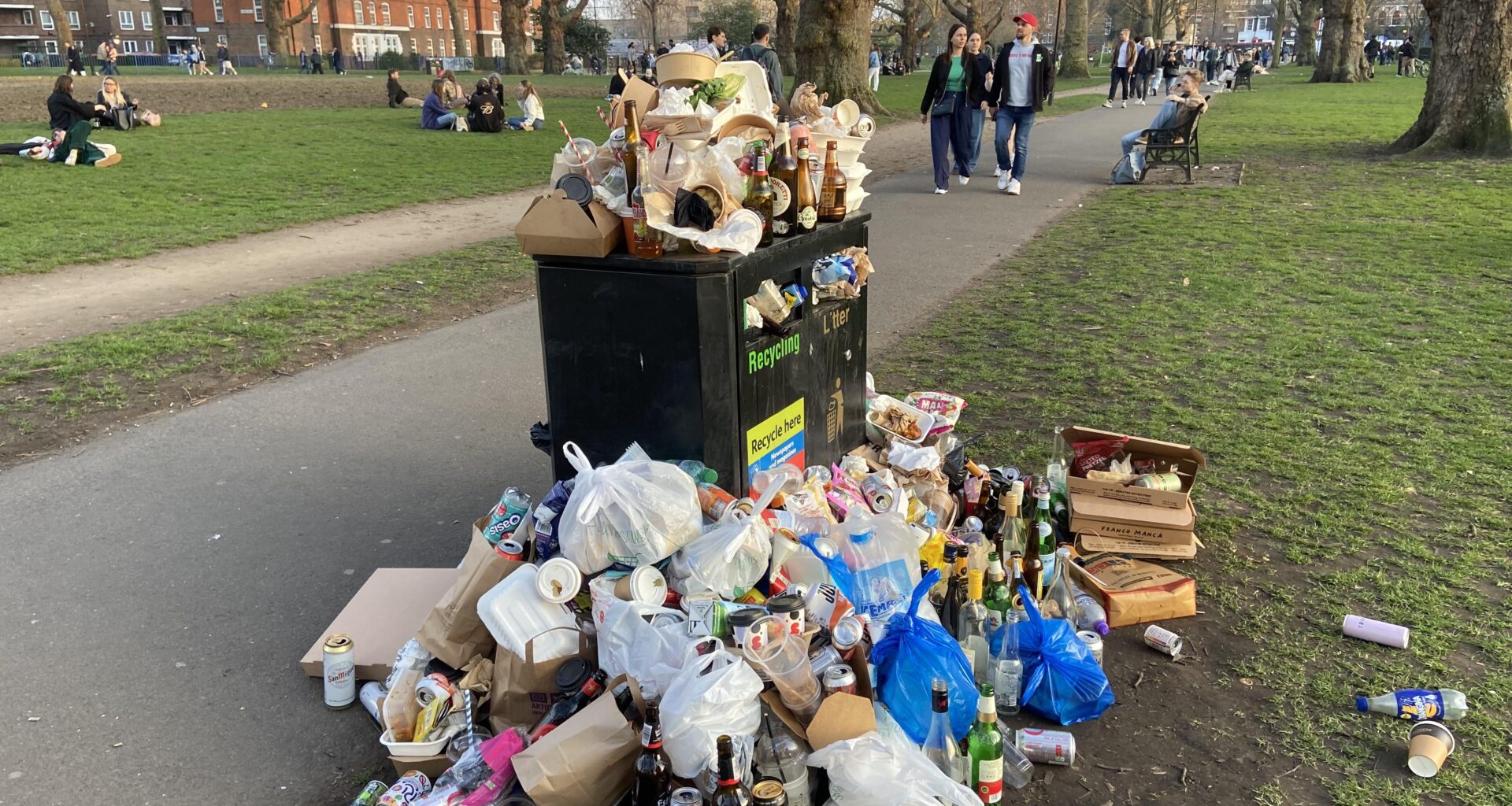 As a sunny day in London Fields draws to a close