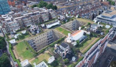 Are these houses and gardens on the roof of a building? (Baker Street & Marylebone Road)
