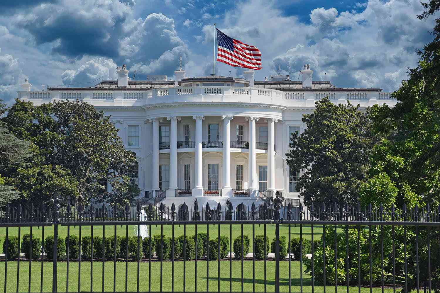 Secret Service Shoots 'Armed' Man Near White House During Confrontation