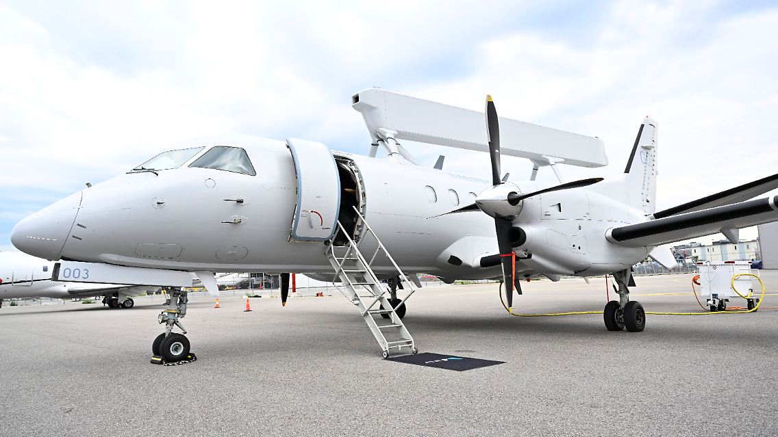Ein schwedisches Radarüberwachungs- und Führungsflugzeug ASC 890.