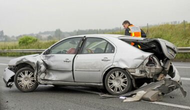 Les hommes sont-ils vraiment plus dangereux que les femmes au volant ?