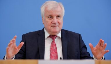 Ex-Bundesminister, -Ministerpräsident und -CSU-Chef — Horst Seehofer kritisiert den Umgang mit den Grünen: „Schauen Sie, die Leute sind ja nicht blöd“