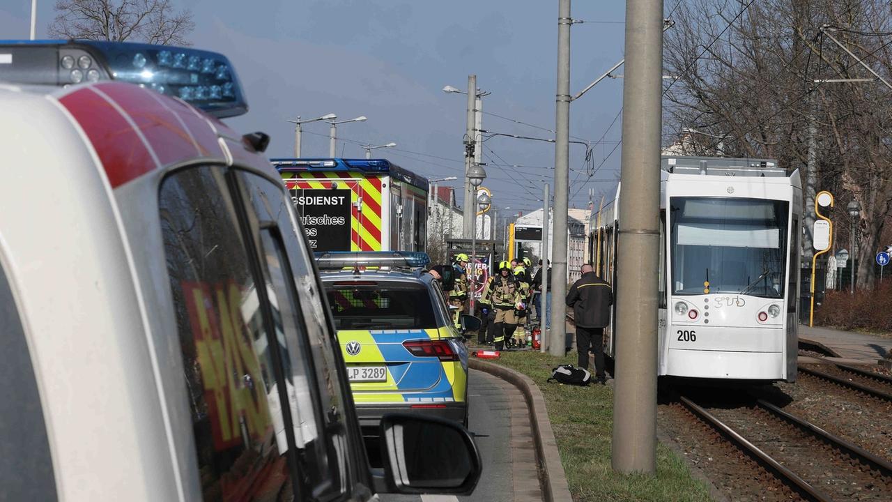 Frau bei Brand-Attacke in Straßenbahn in Gera schwerstverletzt
