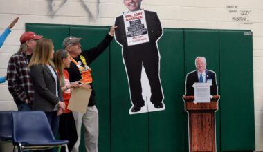 Town halls in Trump era challenge Colorado Republicans, Democrats