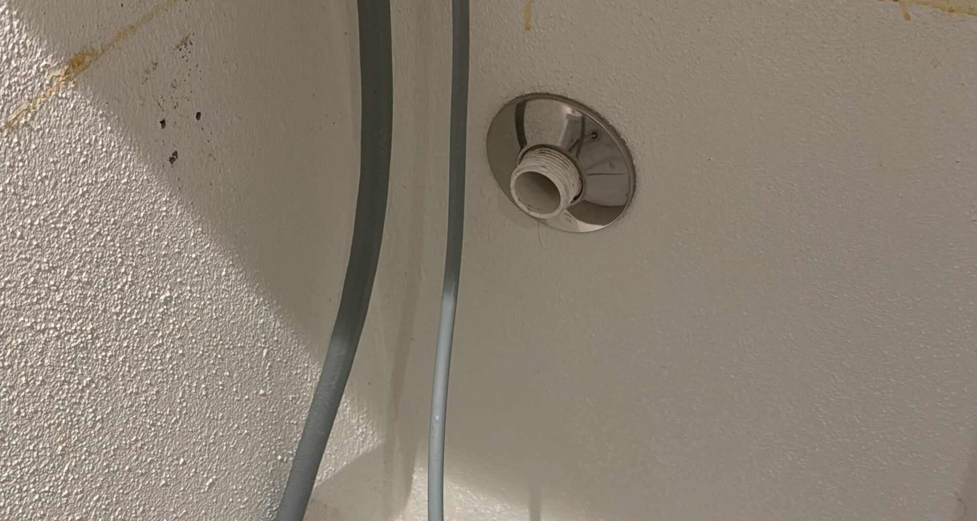 Help request: How to connect to this type of washing machine drain?