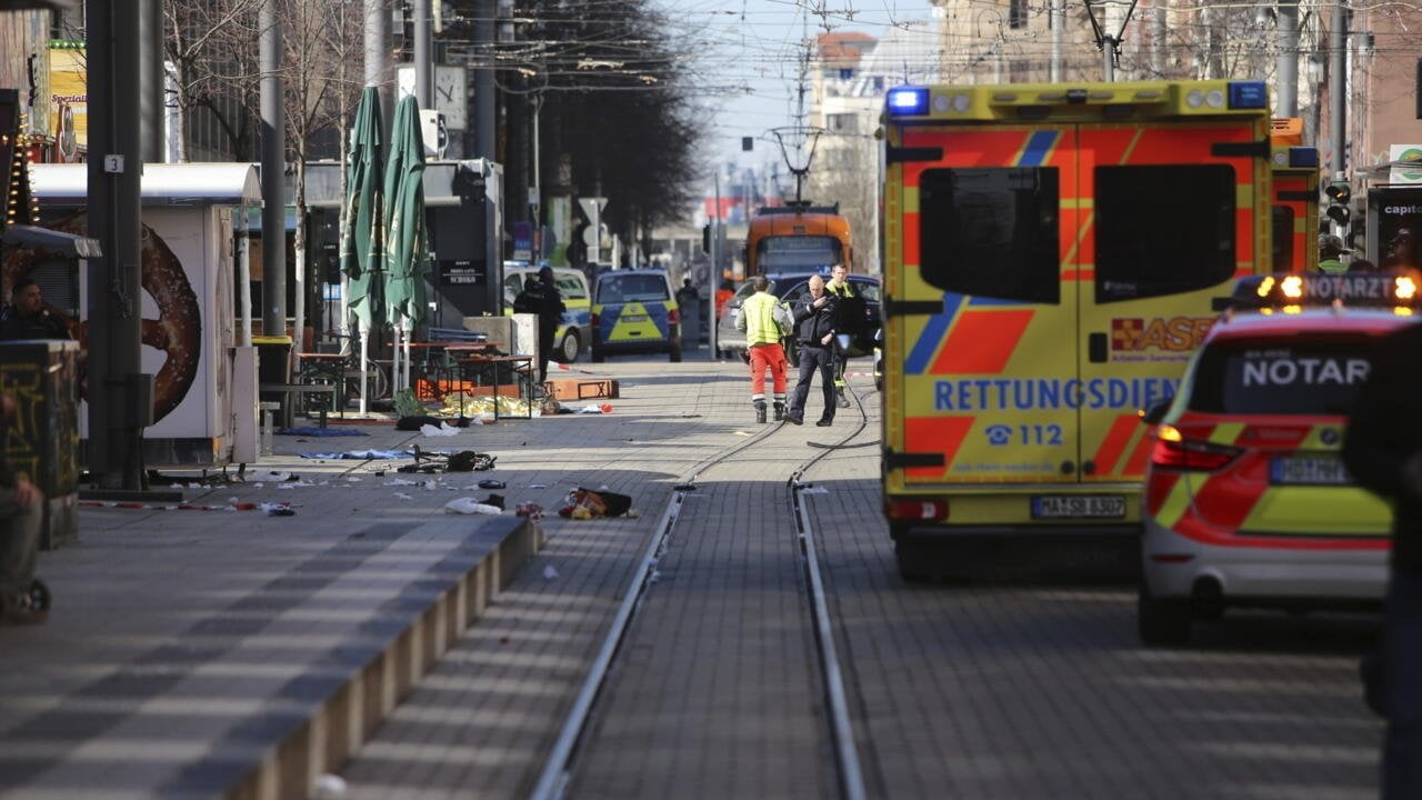 Allemagne : un mort et plusieurs blessés après qu'une voiture ait foncé dans la foule à Mannheim