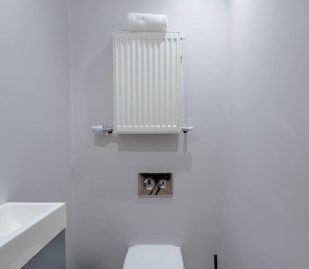 Seen this on Airbnb, r/radiatortoohigh?