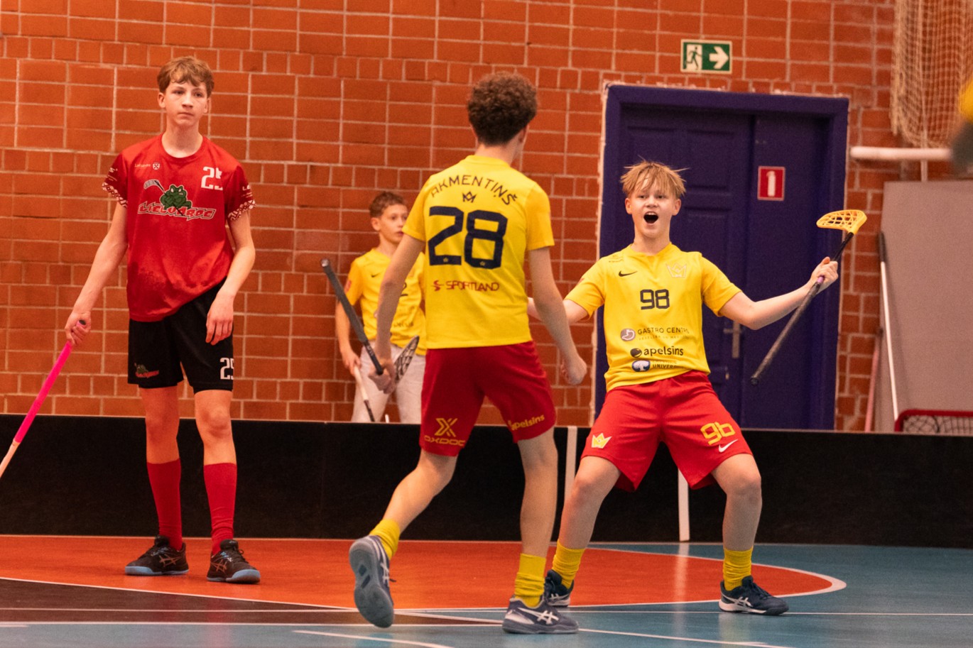 Latvijas Florbola savienība » LV » 2024/2025 » Jaunumi » Lācim 2+2, ulbrocieši pārspēj "Lielvārde/Leselektro"