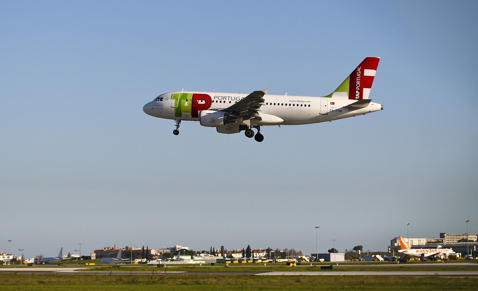 TAP flight diverts due to unruly passenger
