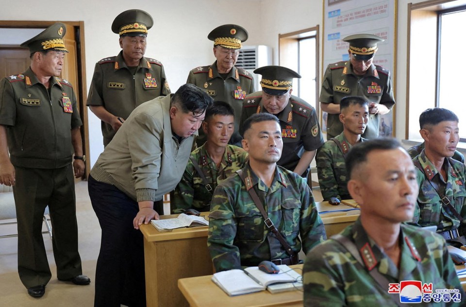 Kim Jong-un visiting a North Korean special forces base.