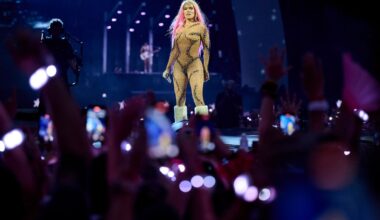 Inside the Thriving Tours, Business & Stars