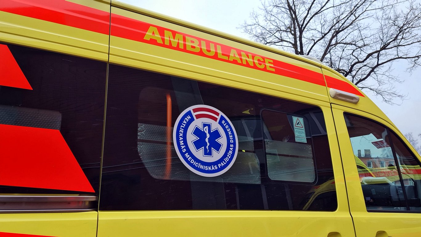 Paramedic sentenced to prison over negligence / Article