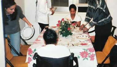 Meghan Markle, her mother Doria, and grandmother Jeanette Ragland (with other relatives), get together to enjoy Thanksgiving in 1998. Two years after Jeanette’s stroke put her in a wheelchair.