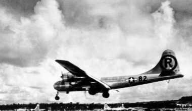 L’administration Trump efface les références au bombardier « Enola Gay »… à cause du mot « gay »