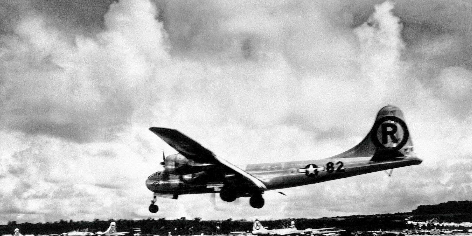 L’administration Trump efface les références au bombardier « Enola Gay »… à cause du mot « gay »
